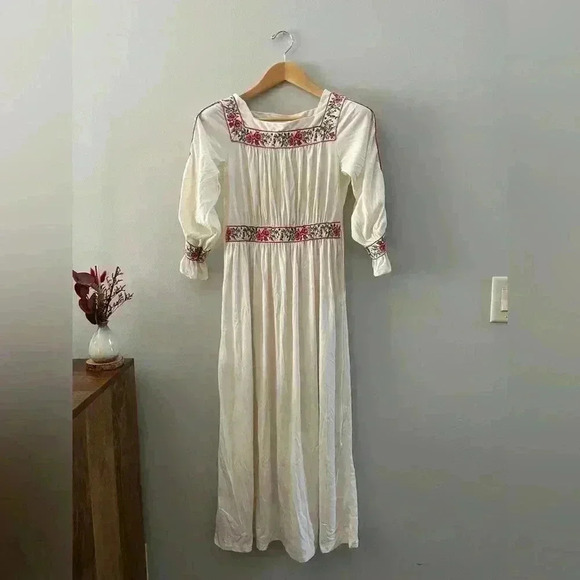Vintage Lord and Taylor Embroidered Floral Nightgown Dress - Picture 1 of 6